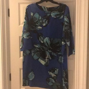 Women’s floral blue shift dress